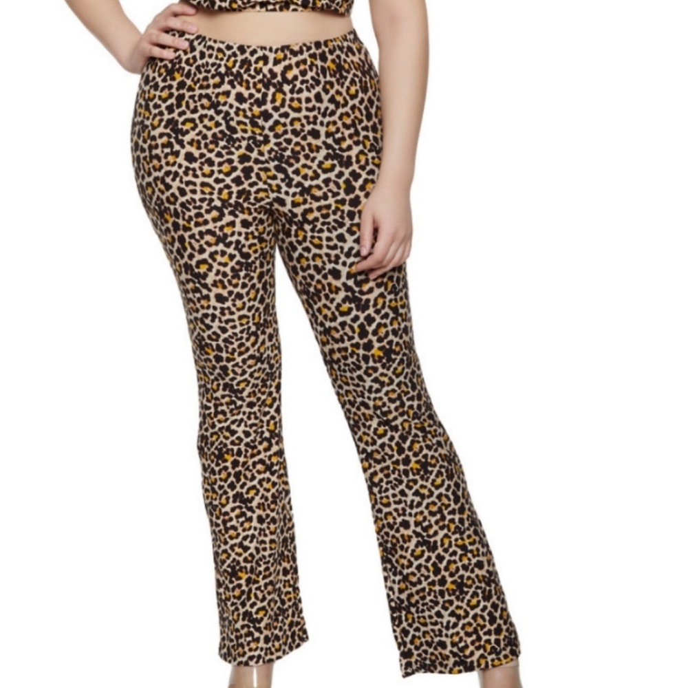 ➕ Leopard Print Off Shoulder Crop & Pant Set - Picture 6 of 7